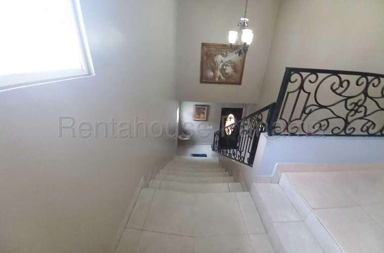 Vendo Casa de 380m2 en Brisas Del Golf Villa Alta 26-2047SRZ