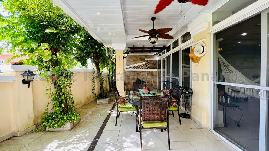 Vendo Casa de 400m2 en Brisas Del Golf Villa Alta 26-3120SRZ