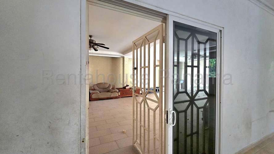 Vendo Casa de 431.90m2 en Altos de Panama Altos del Country 27-2453SRZ