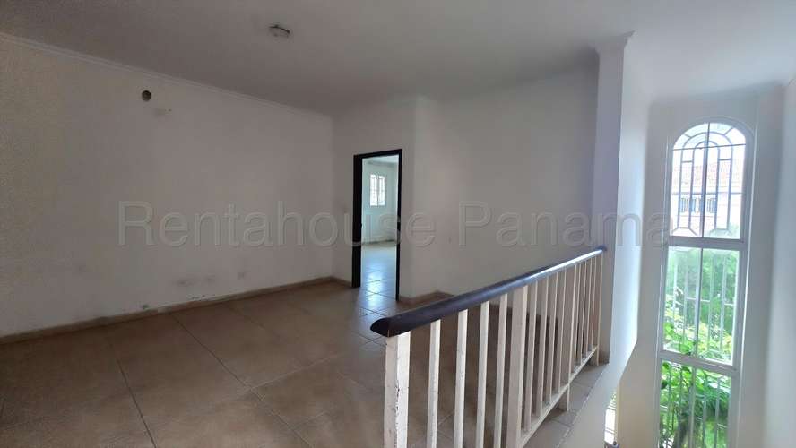 Vendo Casa de 431.90m2 en Altos de Panama Altos del Country 27-2453SRZ