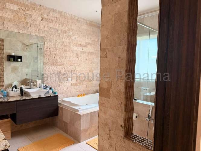 Casa en Alquiler en Santa Maria 733 m² LR - Imagen 15