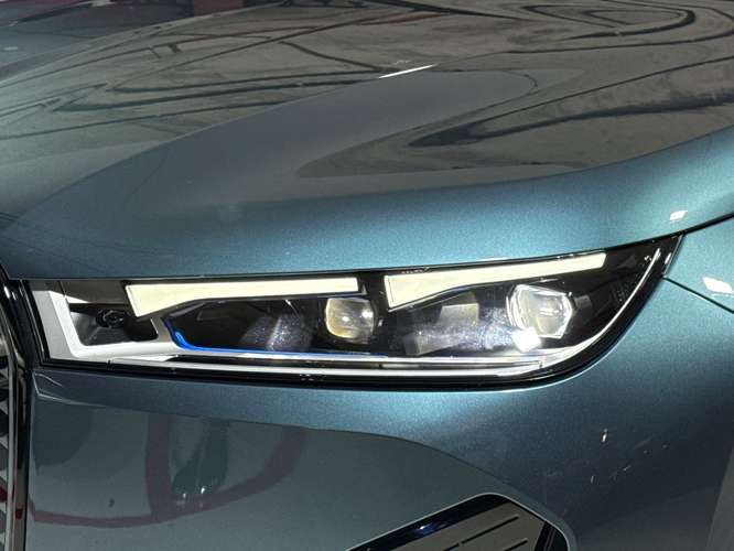 BMW iX xDrive40 2023 - Imagen 4