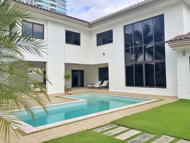 SE ALQUILA ELEGANTE CASA UNIFAMILIAR EN COSTA DEL ESTE - Imagen 2