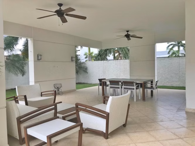 SE ALQUILA ELEGANTE CASA UNIFAMILIAR EN COSTA DEL ESTE - Imagen 8