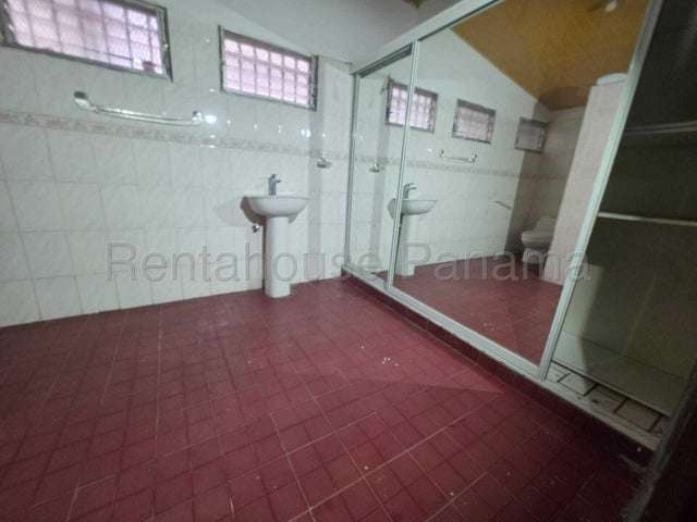 Venta de Casa en Chanis, en Urbanopat Excelente Vecindario 27LGG1050