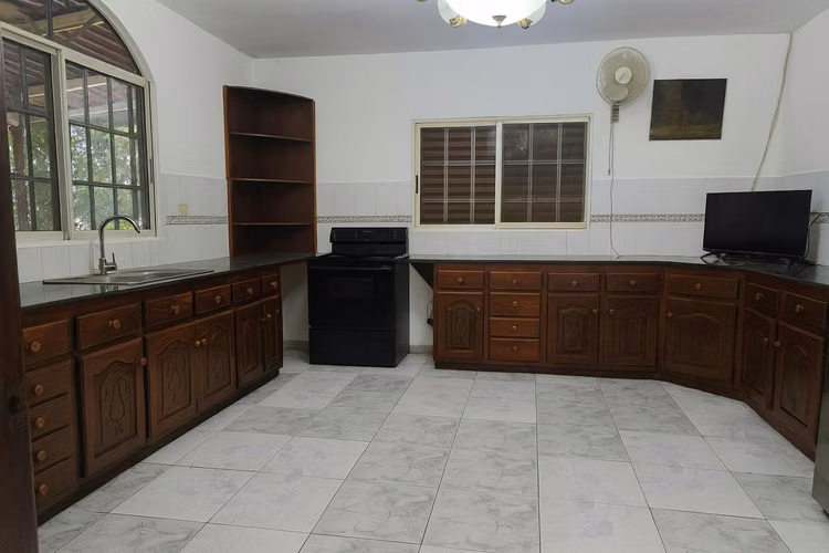 2 Hectáreas de Terreno con Residencia Estilo Villa, Ideal para Inversión Recreacional - Imagen 10