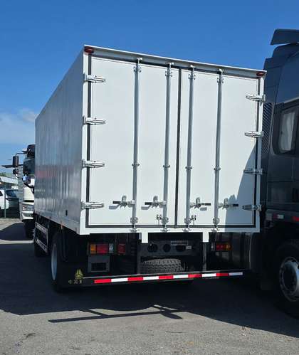 CDW (Sinotruk) FURGÓN CERRADO 4x2 de 7-8T - Imagen 5