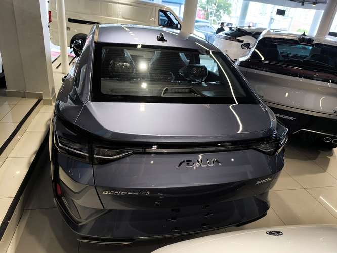 Se vende carro con menos de 3 meses de antigüedad 