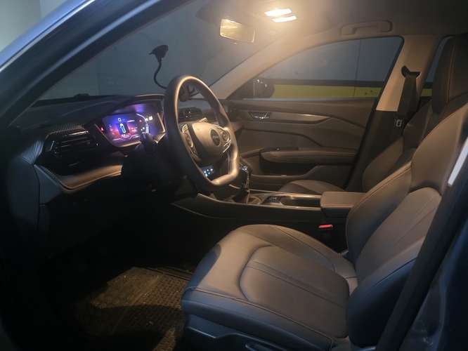Se vende carro con menos de 3 meses de antigüedad 