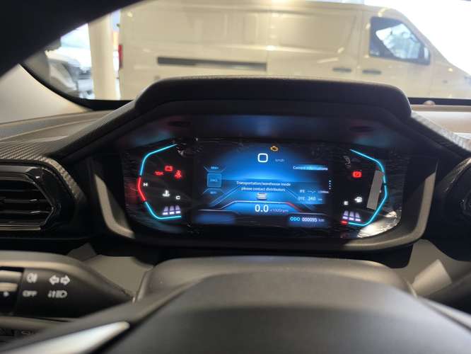 Se vende carro con menos de 3 meses de antigüedad 