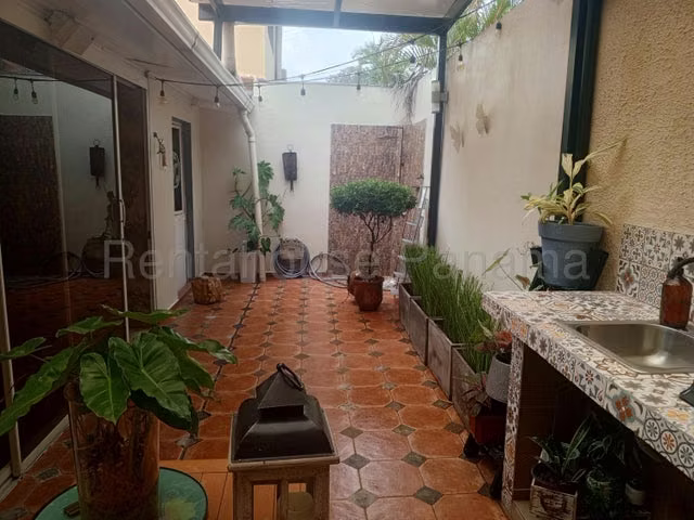 Alquiler de casa duplex en Colinas de Santa Barbara, Altos de Panamá * - Imagen 11
