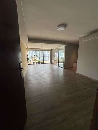 Apartamento en Bella Vista I con amplio balcón y vista a la ciudad - Imagen 1