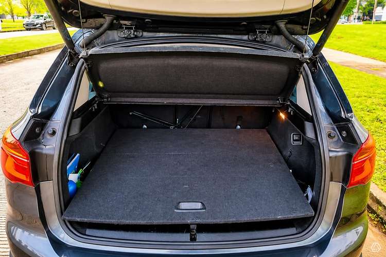 Se vende BMW x1 Año 2018 gris oscuro 144 400 km, único dueño, mantenimientos completos, precio negociable - Imagen 6