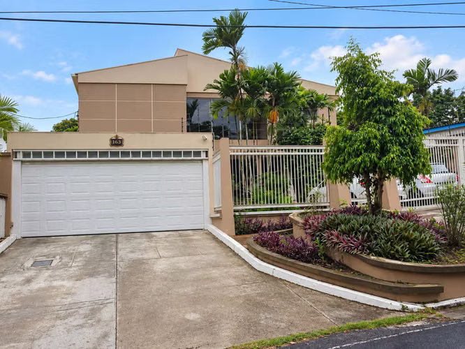 Casa de 2 niveles en venta en Las Cumbres, Panamá