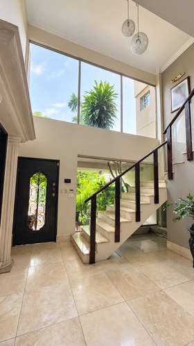 Casa en Las Cumbres | 4 recámaras, terraza-bar y jardín - Imagen 6