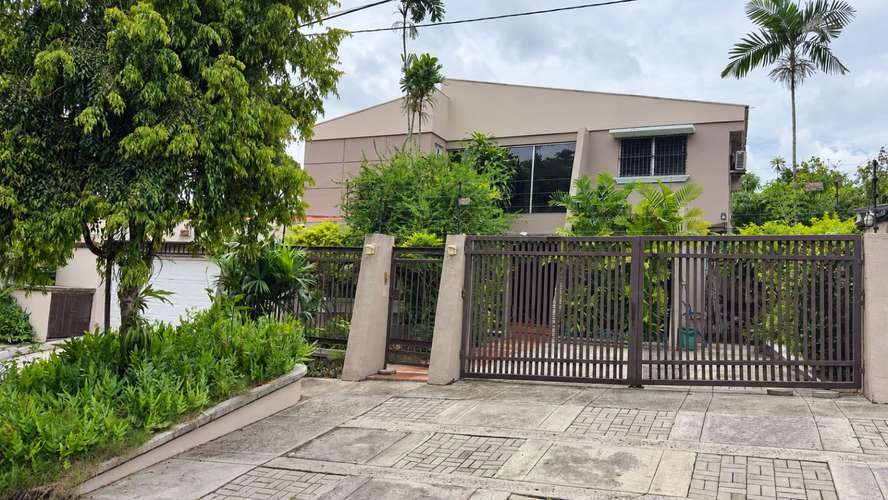 Casa en Las Cumbres | 4 recámaras, terraza-bar y jardín