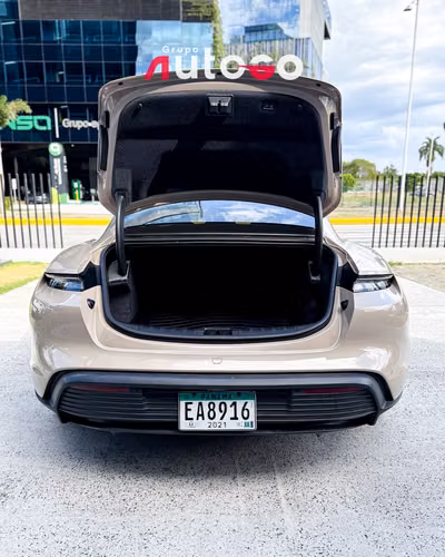 Porsche Taycan 2021 