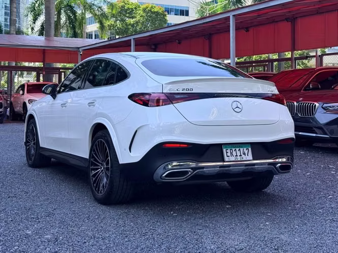 MERCEDES BENZ GLC 200 4MATIC COUPE AMG