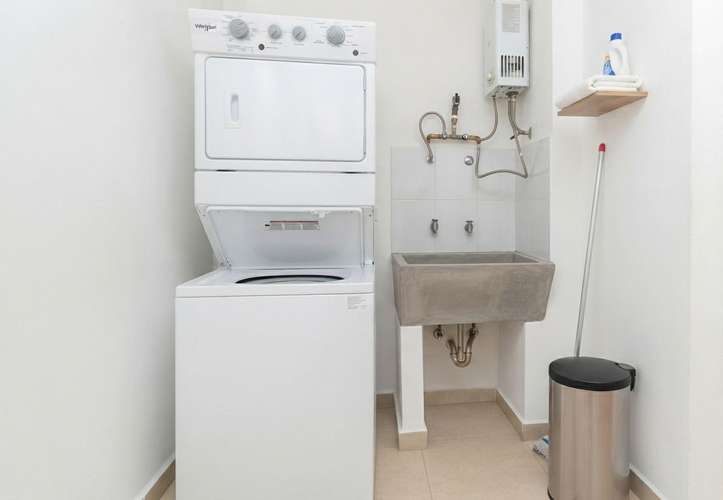 Apartamento en Bella Vista cerca de Avenida Balboa I con excelente distribucion y deposito - Imagen 14