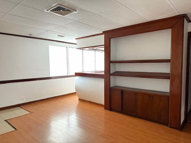 Local Versátil de 125m2 - Ideal para Clínica u Oficinas Administrativas