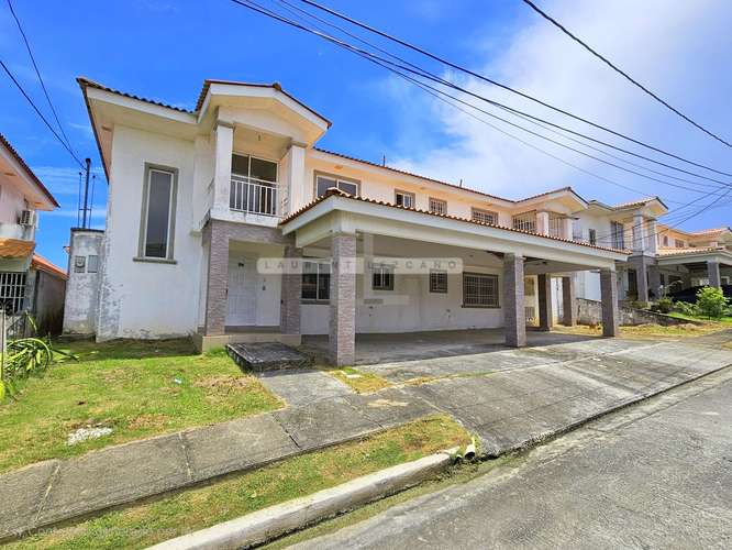 Venta de Casa con Patio en Versalles Oeste. La Chorrera. Se reciben ofertas
