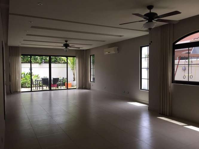 Elegante Residencia Familiar en Doral, Costa Sur - Imagen 15