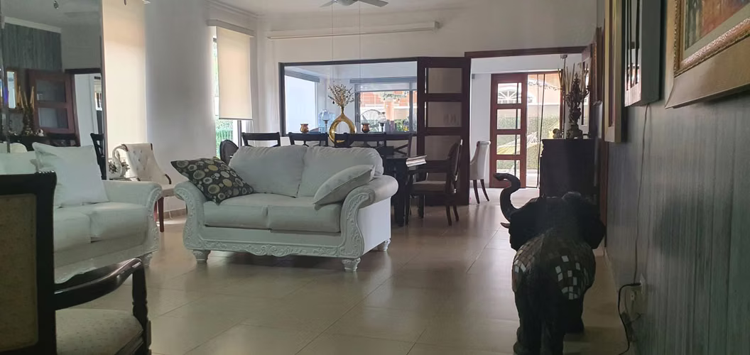 Excelente Residencia Esquina  - Imagen 11