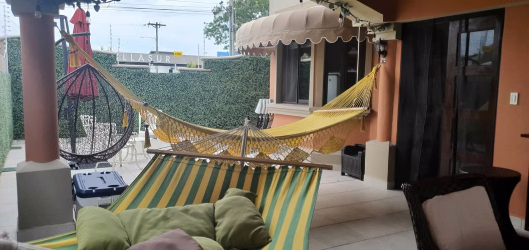 Excelente Residencia Esquina  - Imagen 12