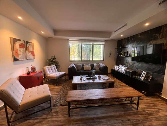 Residencia amoblada con vistas al jardín en River Valley