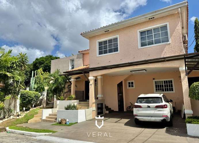 Venta de casa con piscina y jardín paradisíaco en Fuente del Fresno, Altos de Panamá (MM)