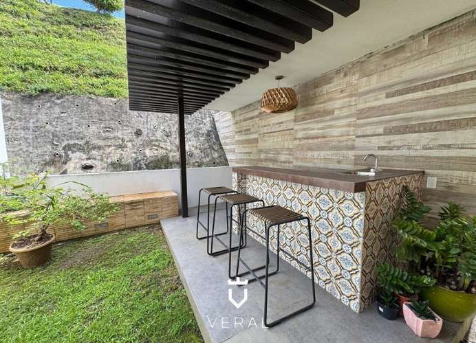 Venta de casa con piscina y jardín paradisíaco en Fuente del Fresno, Altos de Panamá (MM)