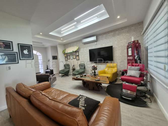 Venta de casa en Costa Sur AK - Imagen 2