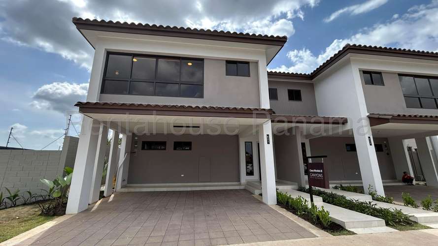 Venta de casa en Paseo del Norte AK - Imagen 1