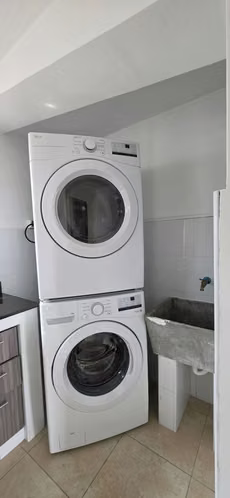 Alquiler de Apartamento Via España Carrasquilla - Imagen 5