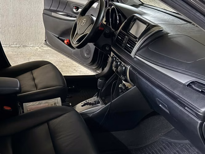 Toyota Yaris 2016 sedán 65mil Km - Imagen 12