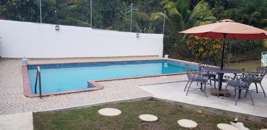 Casa de 2 dormitorios con piscina y amplio jardín en Chame, Panamá Oeste - Imagen 2