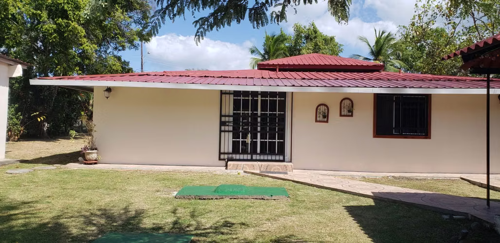 Casa de 2 dormitorios con piscina y amplio jardín en Chame, Panamá Oeste - Imagen 11