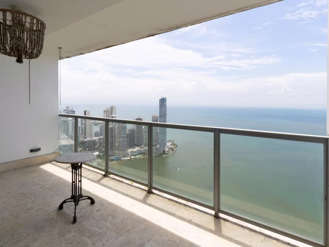 Venta de apartamento en avenida Balboa - Imagen 2