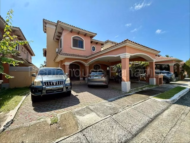 SE ALQUILA CASA DE 2 NIVELES CON 345 M2 EN COSTA SUR 27-2045/GMB