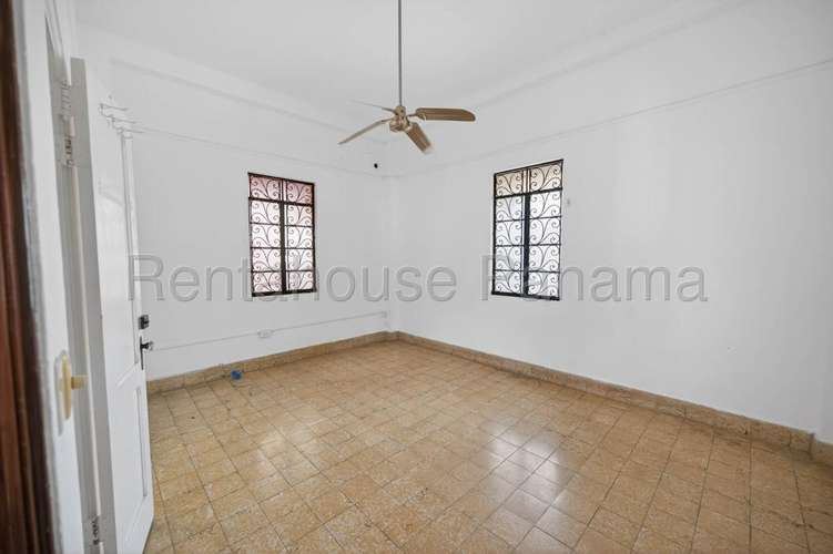 Amplia Casa en Alquiler en Bella vista 27*2898Mfk - Imagen 11