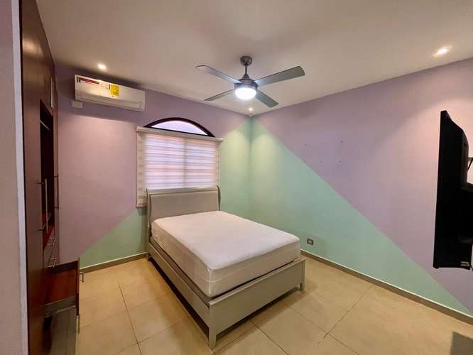 Se Alquila moderna casa amoblada en Res. El Doral - Costa Sur - Juan Díaz.