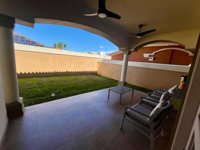 Se Alquila moderna casa amoblada en Res. El Doral - Costa Sur - Juan Díaz.