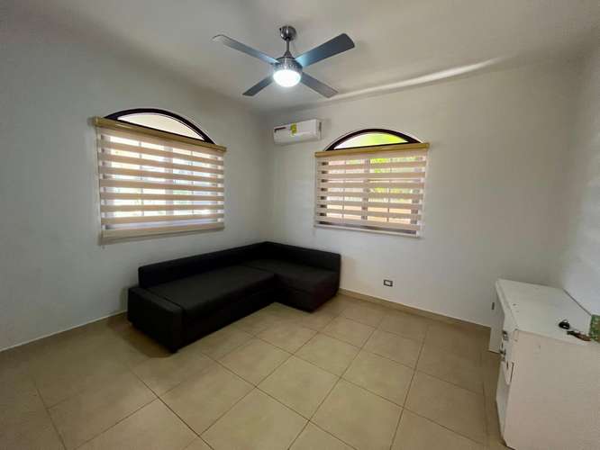 Se Alquila moderna casa amoblada en Res. El Doral - Costa Sur - Juan Díaz.