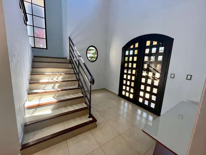 Se Alquila moderna casa amoblada en Res. El Doral - Costa Sur - Juan Díaz.