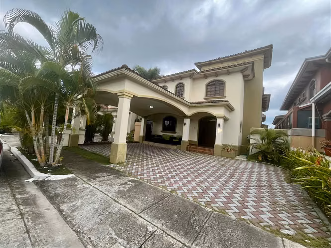 Se Alquila moderna casa amoblada en Res. El Doral - Costa Sur - Juan Díaz. - Imagen 3