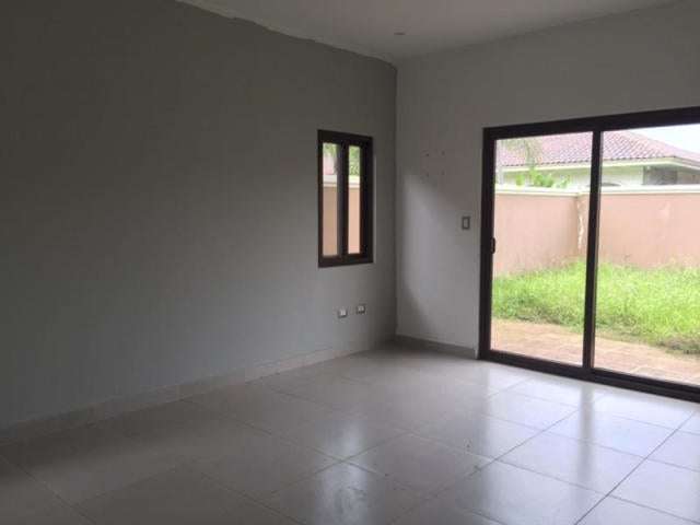 Venta de Casa con Terreno en Costa Sur 26*7938Mfk - Imagen 10