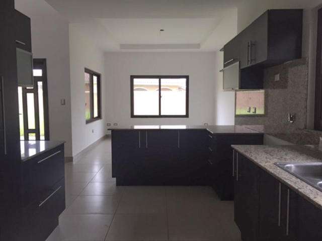 Venta de Casa con Terreno en Costa Sur 26*7938Mfk - Imagen 9