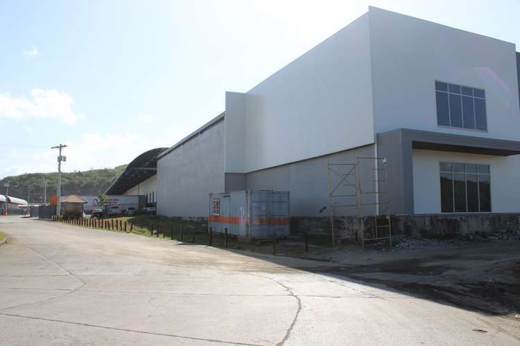Alquilo Galera de 1285m2 en Milla SRZ