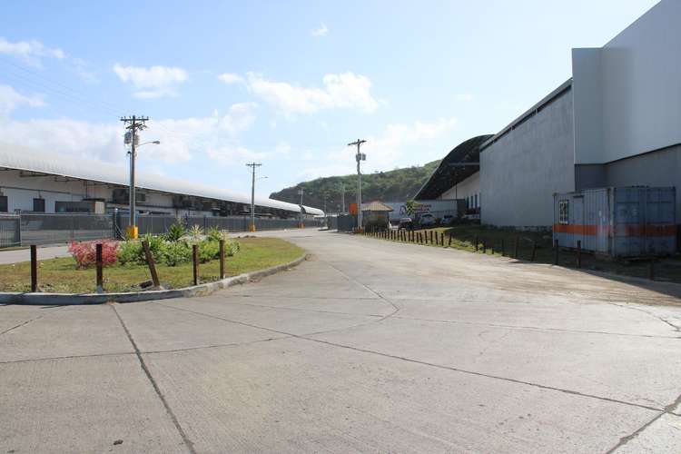 Alquilo Galera de 1285m2 en Milla SRZ
