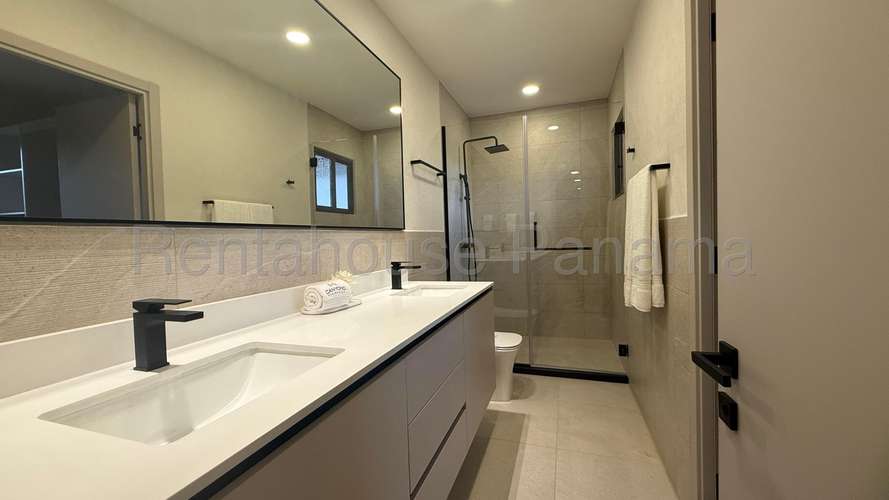 Vendo Casa de 171m2 en Paseo del Norte Canyons 27-2756SRZ